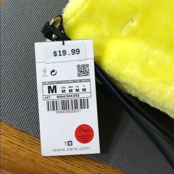 Yaara yellow faux fur pouch - Picture 2 of 2